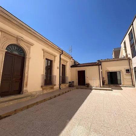 Casa Camillo Via Camillo Benso Di Cavour N 63bis * Авола